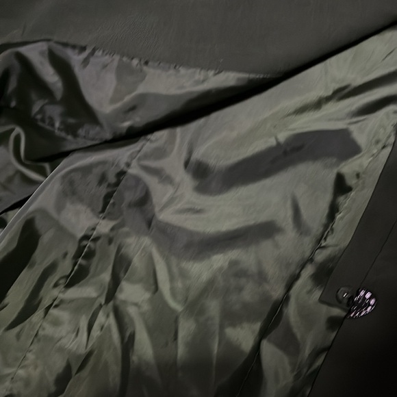 Gorgeous olive green dress coat. - Picture 9 of 10
